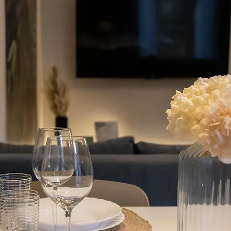 Elios Living - Modern Comfort, Walking Distance To Center & 200m To The *