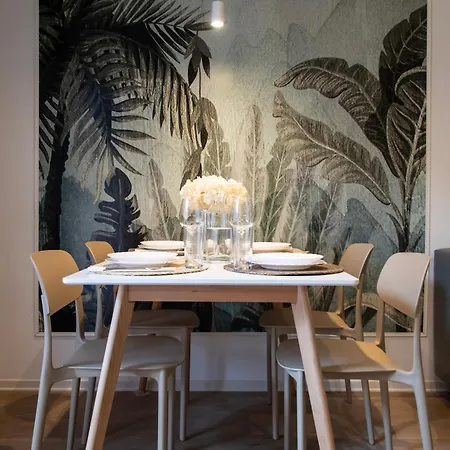 Elios Living - Modern Comfort, Walking Distance To Center & 200m To The Бордигера