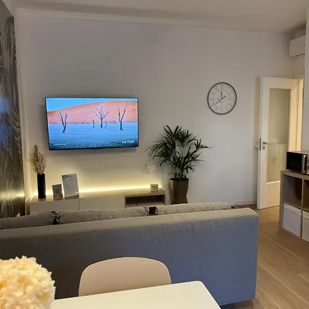 Апартаменты Elios Living - Modern Comfort, Walking Distance To Center & 200m To The