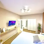 Elios Living - Parcheggio Privato, Vicino Al Centro, 200m Dal Mare * Bordighera